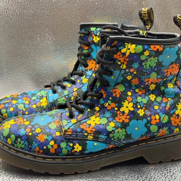 Size 4 - Dr. Martens Delaney Black Kids Side Zip Floral Combat Boots SK04Q - Picture 2 of 9